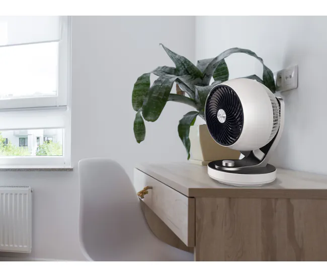 Ventilador de suelo o sobremesa de 60W y 3 aspas. Incorpora 3 velocidades para adecuar la intensidad del caudal (baja-Noch...