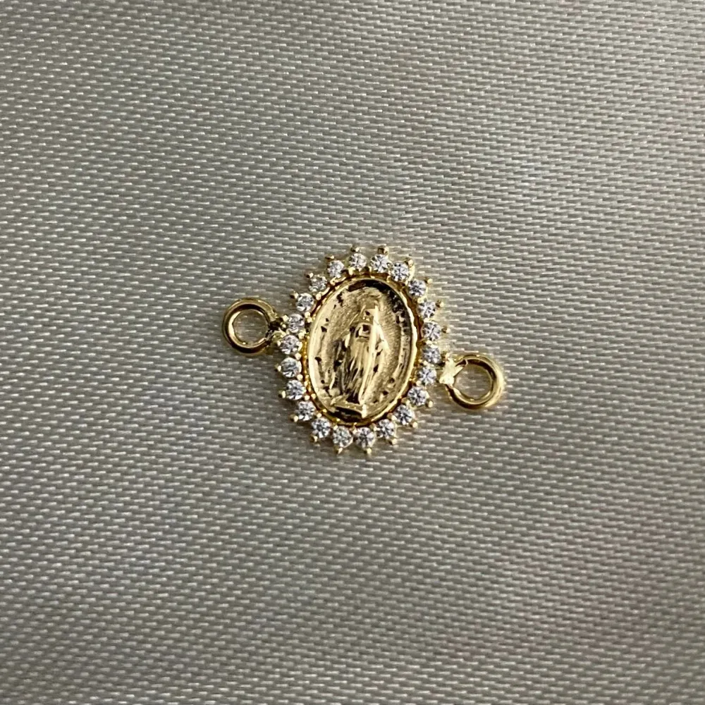 Cargador Inteligente Herraje Virgen Milagrosa 0.6gr/1cm Oro Amarillo Circones Blancos