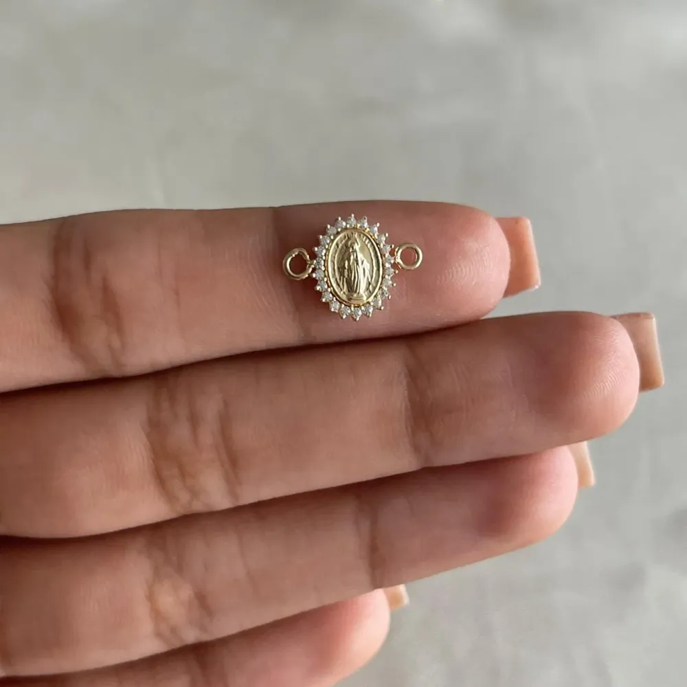 Cargador Inteligente Herraje Virgen Milagrosa 0.6gr/1cm Oro Amarillo Circones Blancos