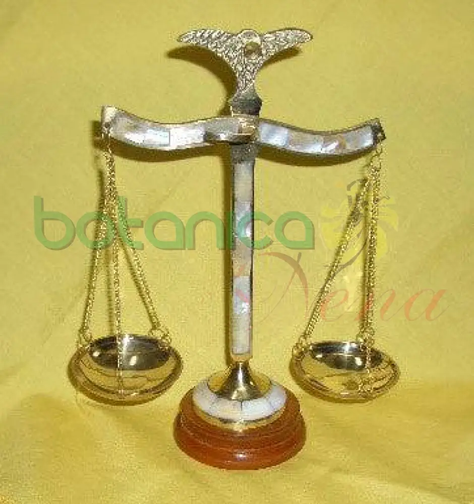 Pack de Pilas Balanza Medina de Bronce con Madre Perla y Base en Madera 9"Alto x 7"Ancho